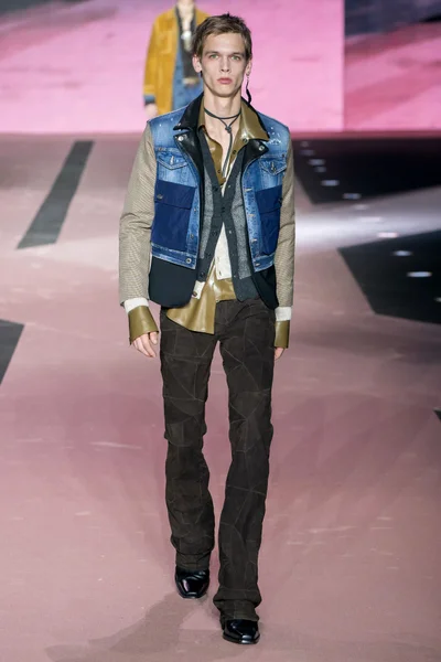 Look 19